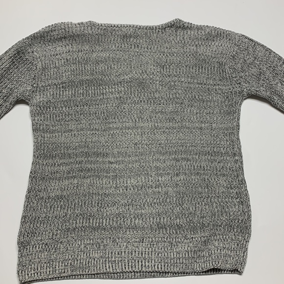 ⭐️SALE!⭐️ Forever 21 Grey Sweater - Picture 4 of 4